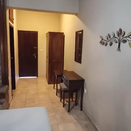 Ataviros מלון דירות 2*