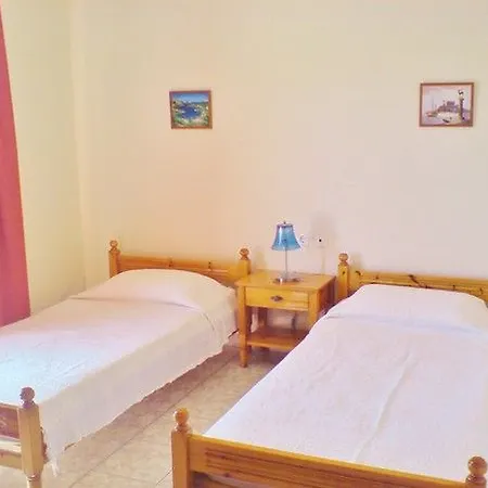Ataviros מלון דירות 2*